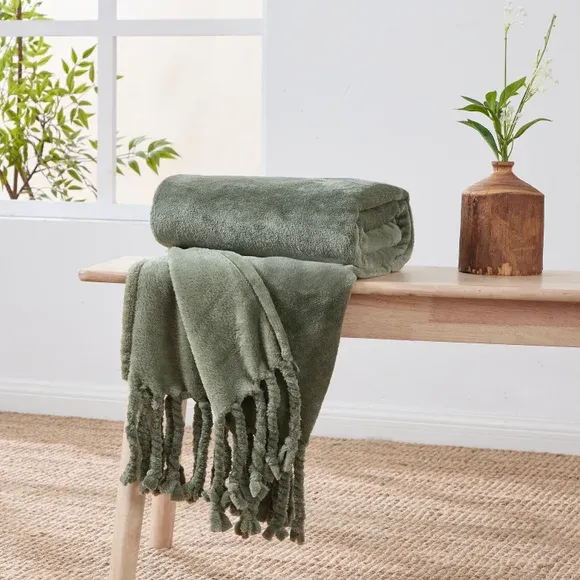 Tassel Throw 130cm x 170cm
