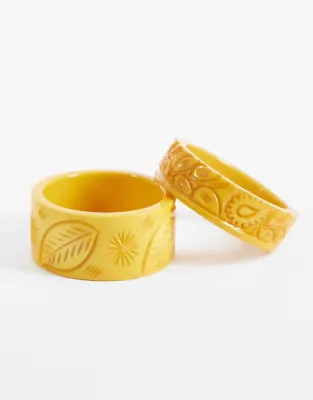 pack of 2 bangles with carved details in orange