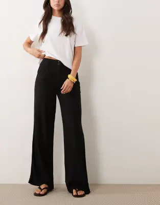 wide leg trousers with pleat detail in linen blend in black