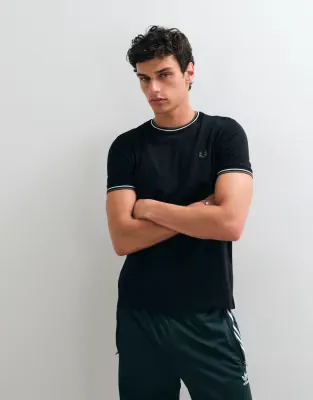 twin tipped t-shirt in black