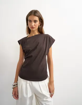 twist body tank in chocolate