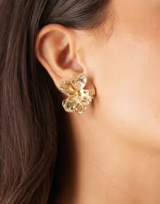 molten flower earrings in gold