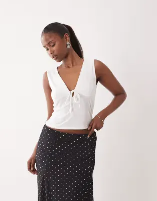 lace trim top in white
