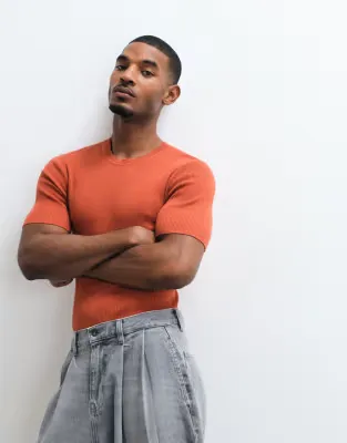 Essential muscle-fit fine-rib knit crew-neck in rust