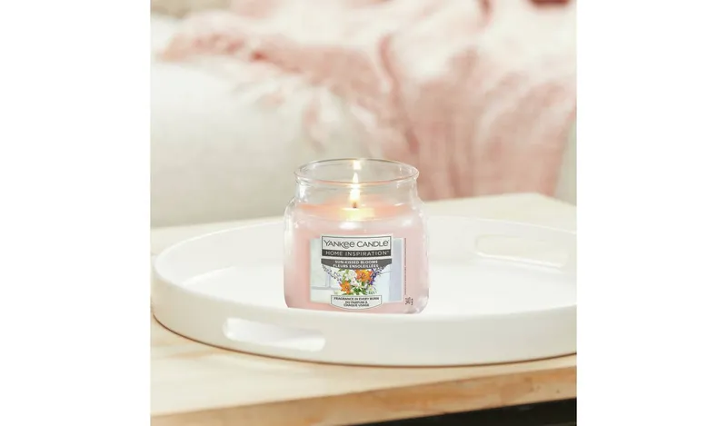Yankee Candle Medium Scented Jar Candle - Sunkissed Blooms