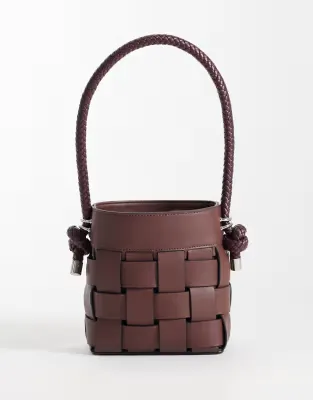 weave bucket shoulder bag in chocolate