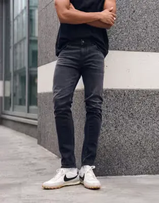 skinny jeans in black wash