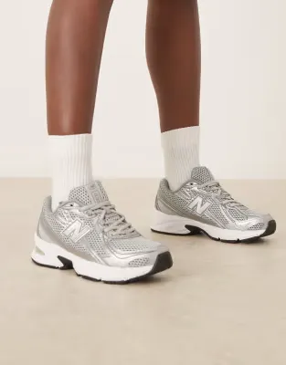 740 trainers in grey