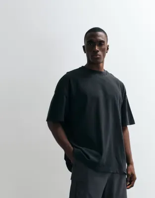 Icon heavyweight cotton oversized t-shirt with quick dry finish in washed black