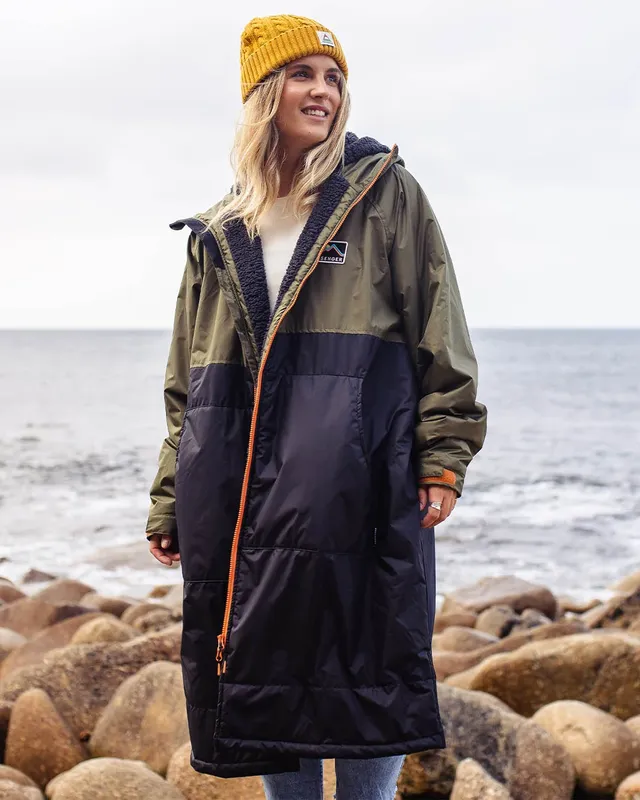 Passenger Clothing Roaming Sherpa Lined Changing Robe - Black/ Khaki