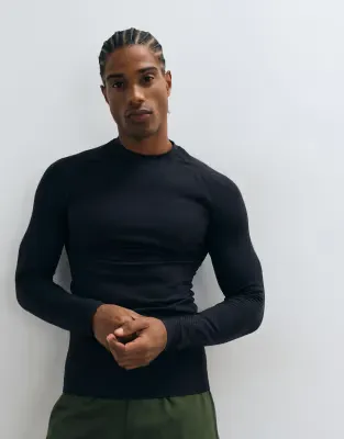 seamless physique defining muscle fit compression base layer long sleeve in black