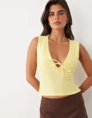 slinky lace trim top in lemon