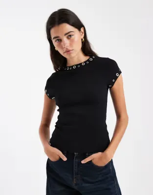 short sleeve with stud detail top in black