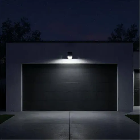 Streetwize Solar-Powered Swivel Security Light