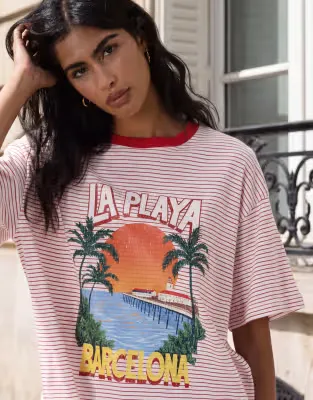 Oversized T-shirt with La Playa graphic in red and white stripe