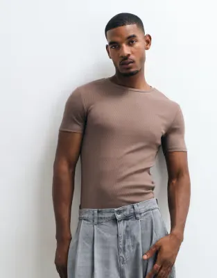 Essentials muscle fit t-shirt in brown rib