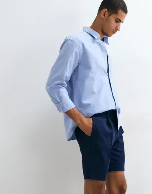 tailored slim pleated shorts in navy microtexture