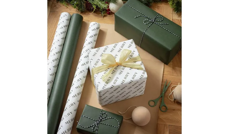 Argos Home 3 Rolls Merry Christmas Wrapping Paper With 6 Tag