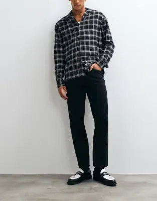 Noah straight jeans in black