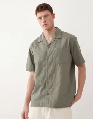 Premium seersucker short sleeve shirt in smokey olive