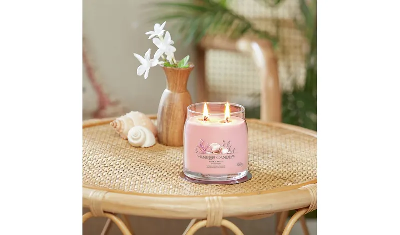 Yankee Signature Medium Scented Candle - Pink Sands