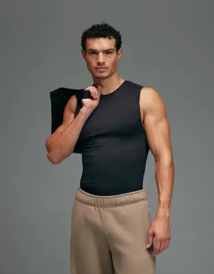 seamless physique defining muscle fit compression base layer vest in black