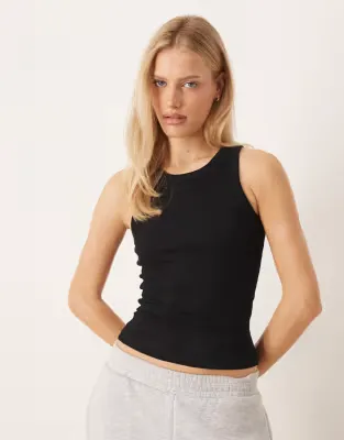 fitted rib tank top in black