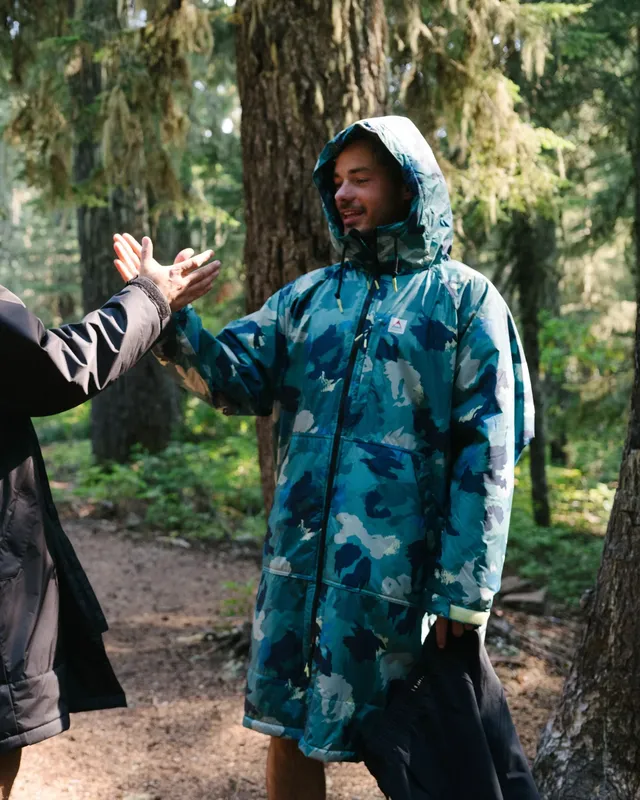 Passenger Clothing Waves Sherpa Lined Changing Robe - Alpine Camo Rain Forest