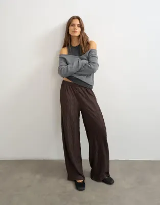 plisse jersey wide leg trousers in chocolate