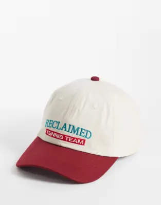 unisex tennis cap in cream and burgundy