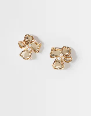 mini flower stud earrings with faux pearl centre in gold tone - GOLD