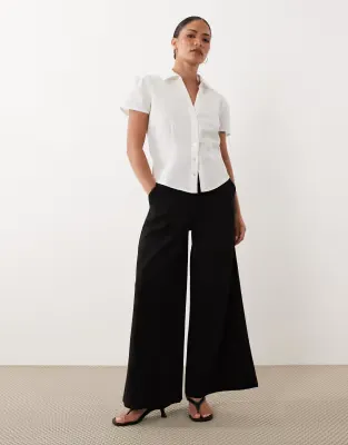 high wasted wide leg trouser in black