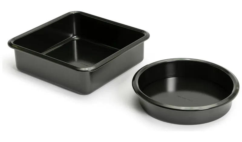 Habitat 2 Piece Non Stick Cake Tins