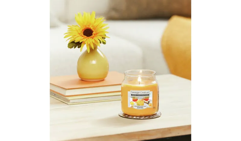 Yankee Candle Medium Scented Jar Candle - Zesty Margarita