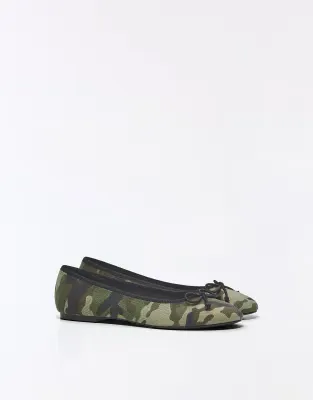 Bow ballerinas in camo green