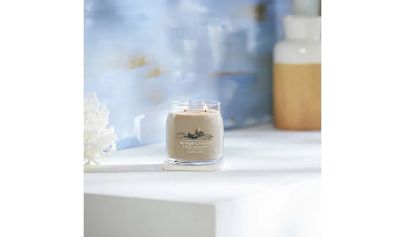 Yankee Signature Medium Scented Candle - Amber & Sandalwood