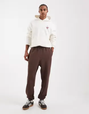 essentials oversized jogger in brown