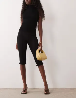 cotton shirred ruffle hem capri in black