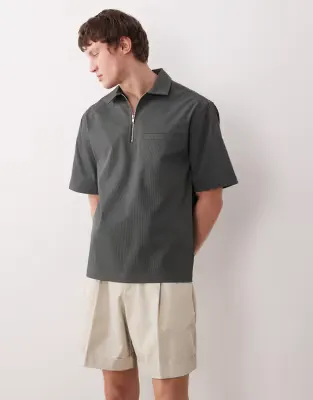 tailored wide shorts in beige twill with turnups