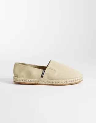 espadrille sandals in beige