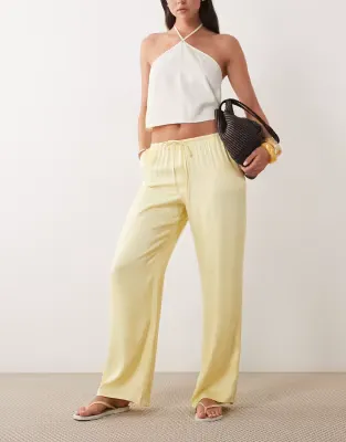 satin wide leg pull on trouser in buttermilk