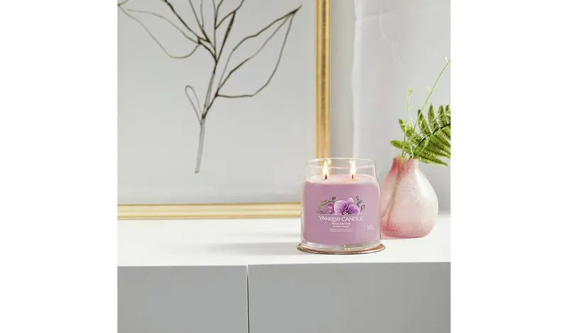 Yankee Signature Medium Scented Candle - Wild Orchid